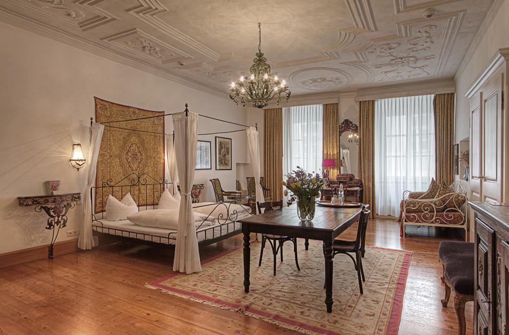Hotel Orphee - Grosses Haus Регенсбург Экстерьер фото