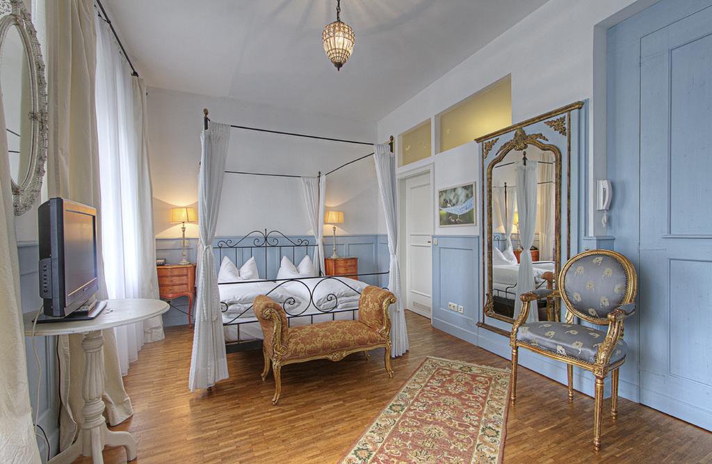 Hotel Orphee - Grosses Haus Регенсбург Экстерьер фото