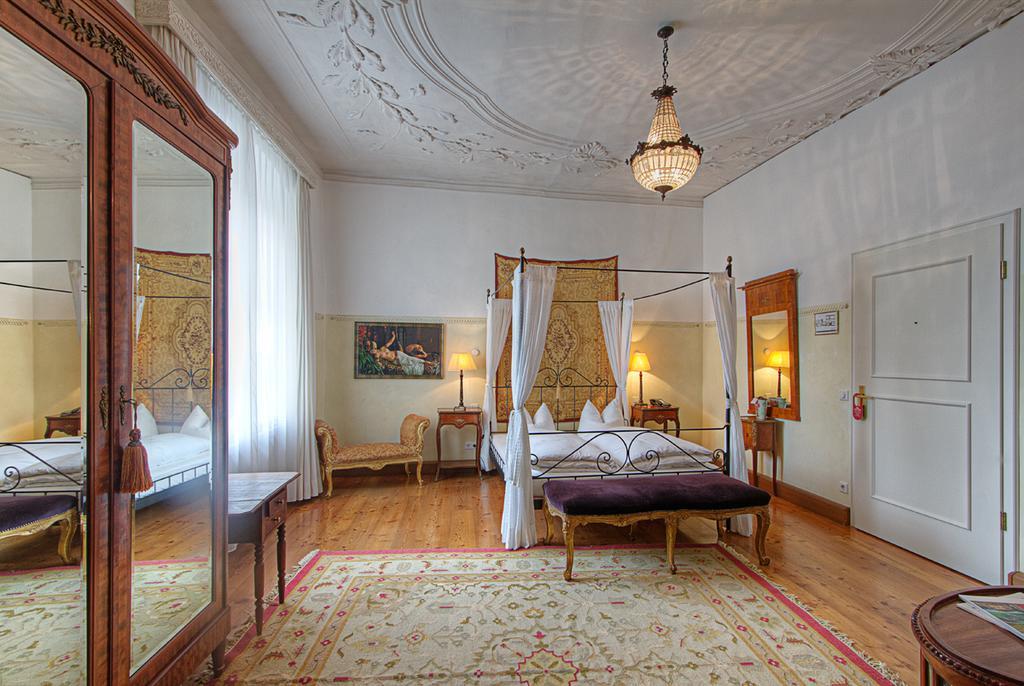 Hotel Orphee - Grosses Haus Регенсбург Экстерьер фото