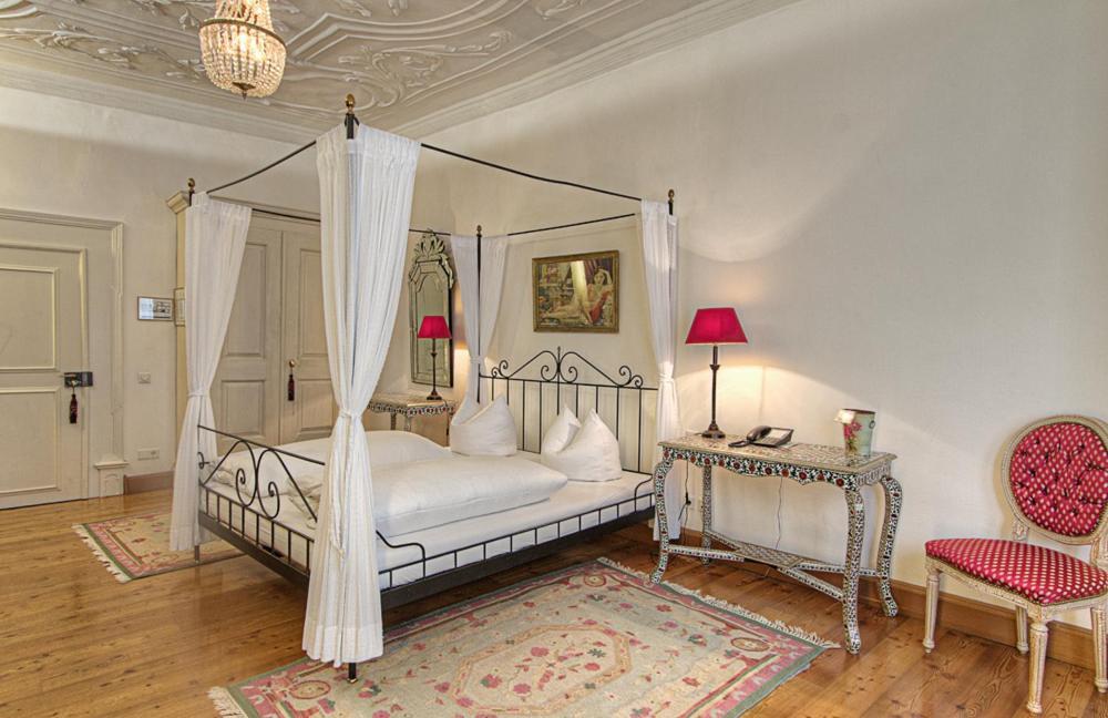 Hotel Orphee - Grosses Haus Регенсбург Экстерьер фото